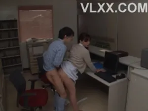 Trêu đùa bóp cặp mông to của chị kế và cái kết